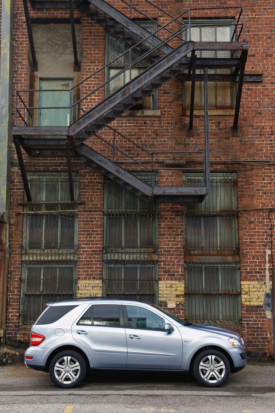  Mercedes-Benz ML450 Hybrid 2010 года  (фото 20 из 27)